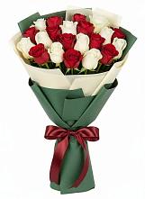 Букет Микс из красных и белых роз в Дубранивке