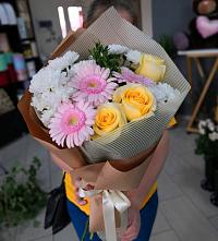 Букет цветов из:  Герберы, Розы и Хризантемы в Дубранивке