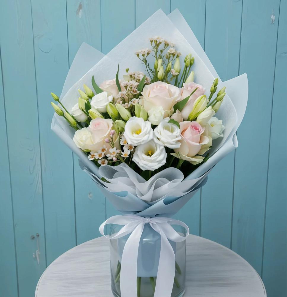 Букет цветов из: Розы и Лизиантусы в Дубранивке