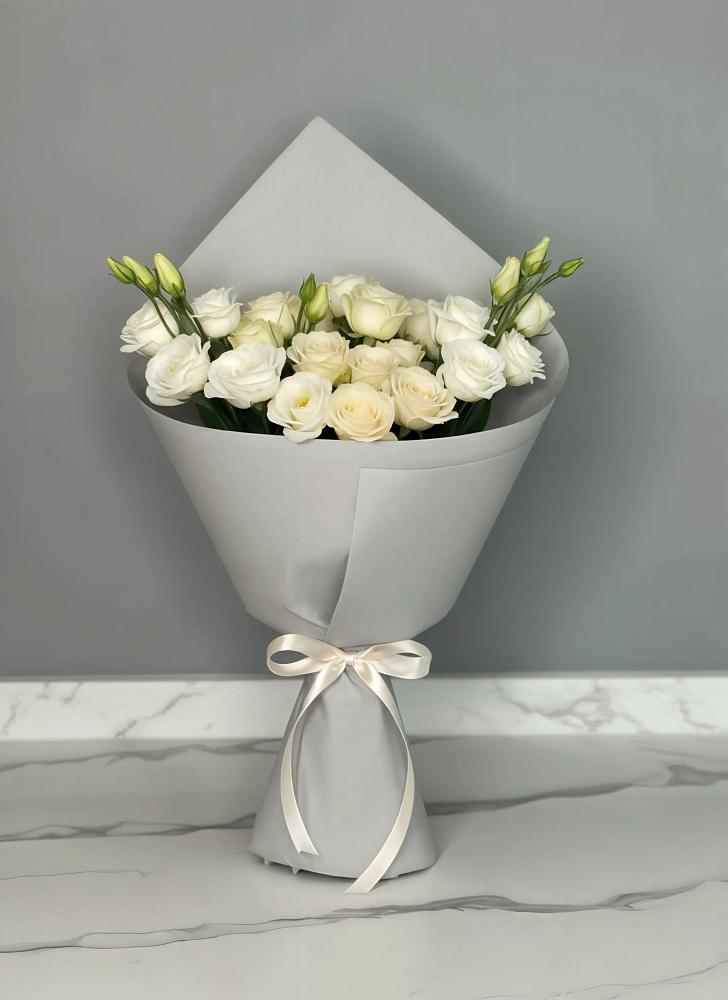 Букет цветов из: Розы и Лизиантусы в Дубранивке