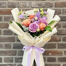 Букет цветов из:  Лизиантусы и Розы в Дубранивке