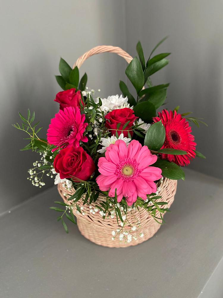Цветочная композиция из Розы, Хризантемы и Герберы в корзине в Дубранивке