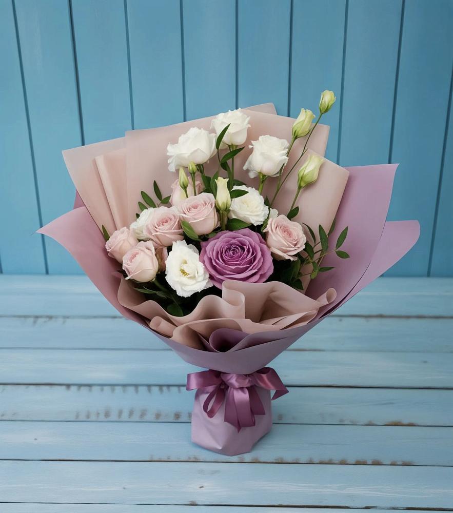 Букет цветов из: Розы и Лизиантусы в Дубранивке